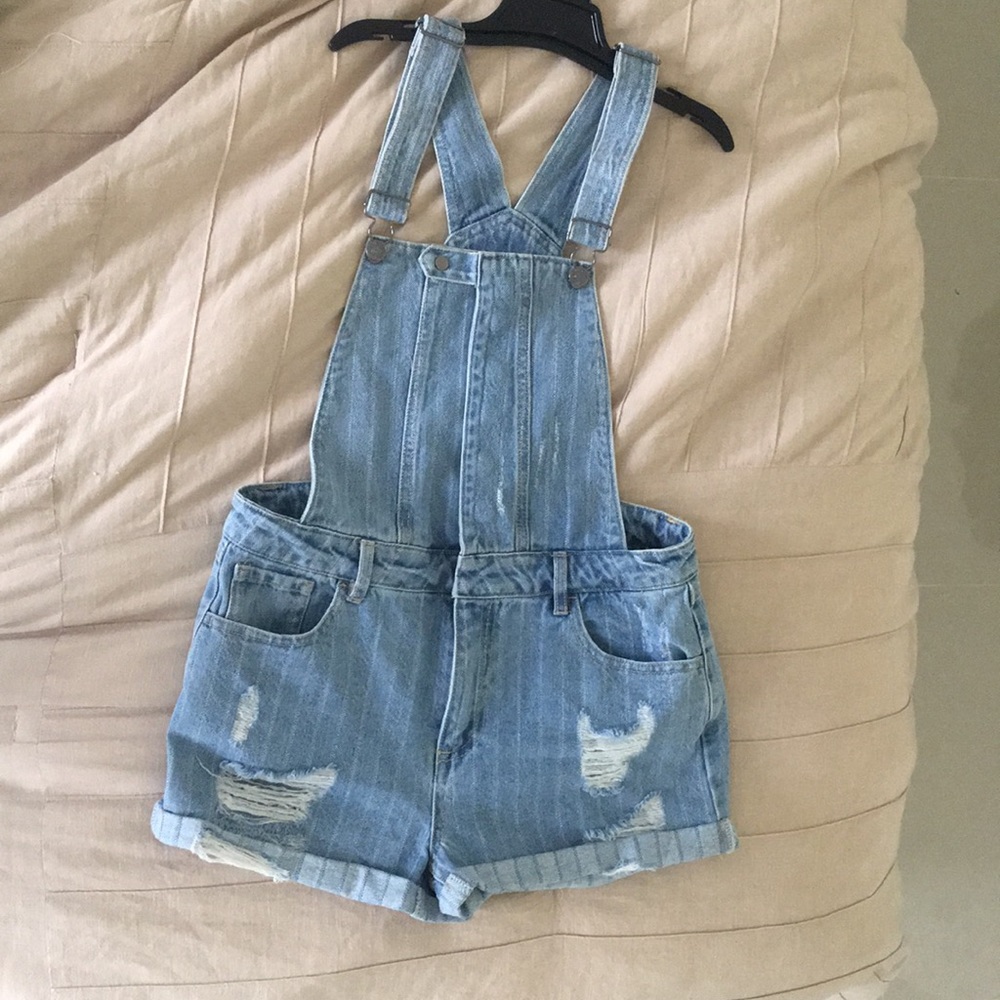 Really cute forever 21 overall shorts
